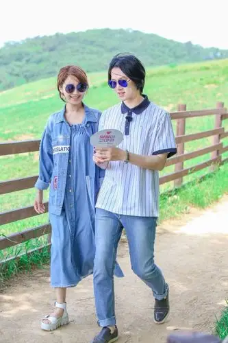 金希澈如果爱金希澈被李菲儿背后抱有心动的感觉