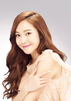 长发美女 微笑 偏分 眨眼