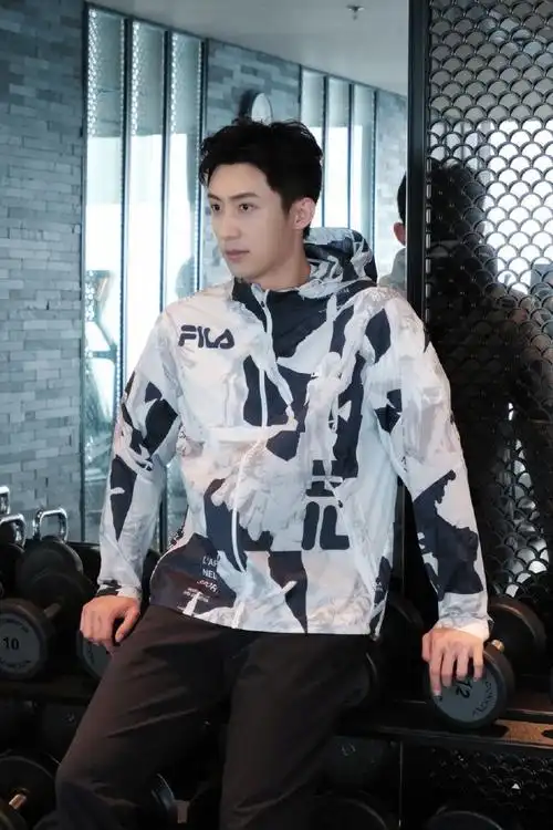 黄景瑜南京#黄景瑜的身材保持真是很厉害了,几乎没见过身材走训的