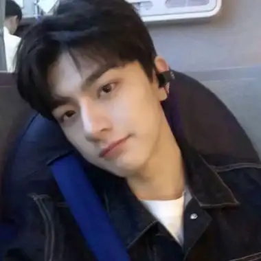 小哥哥自拍图片头像