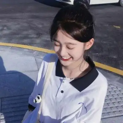 女生大笑阳光头像