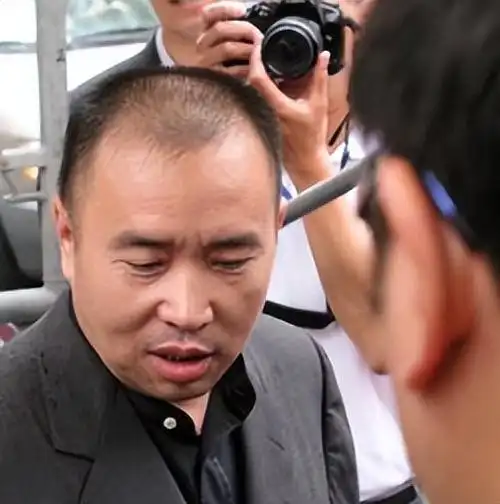 回顾23岁火遍全国38岁因绯闻被雪藏国民女星董文华到底冤不冤