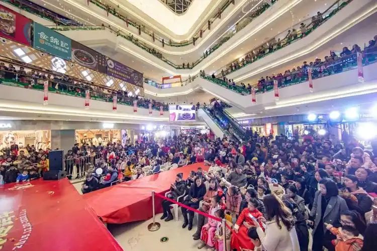 才艺表演,萌童走秀,跨年晚会大中庭活动络绎不绝9万石狮人民齐聚泰禾