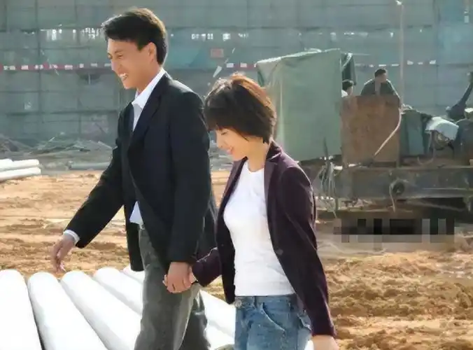 老干部靳东的坎坷情史被江珊女儿嫌弃5年转身娶二婚李佳