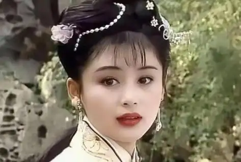 陈红年轻时的古装剧照,明眸皓齿肌肤如雪,自带主角光环天生贵气