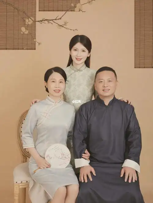 带爸妈拍一张仪式感合影旗袍工笔画全家福