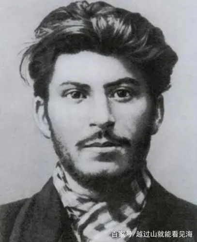 5大历史名人年轻时的照片,各个颜值在线,网友:最后一个最帅