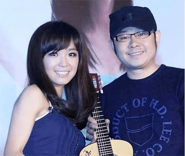 刀郎前妻杨娜:生下女儿40天与富商私奔,丈夫再婚爆红后,她却找上门来