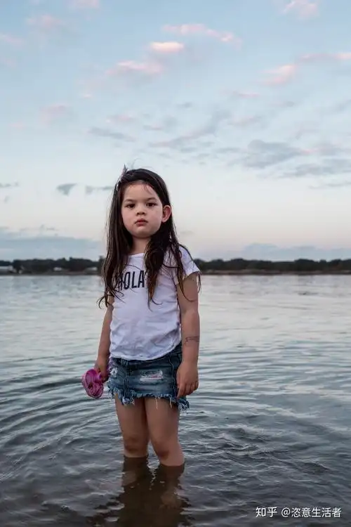 又见网传虚假照片澳大利亚火灾中戴防毒面具小女孩照片来源探寻原创