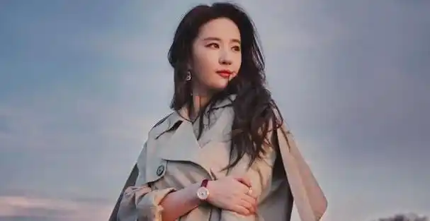 刘亦菲为何单身至今?不是没人愿意娶,看完这些照片你就知道了
