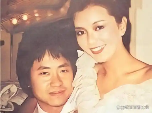 修行久了,陈玉莲的师傅建议陈玉莲多出去走走,看看外面的世界.