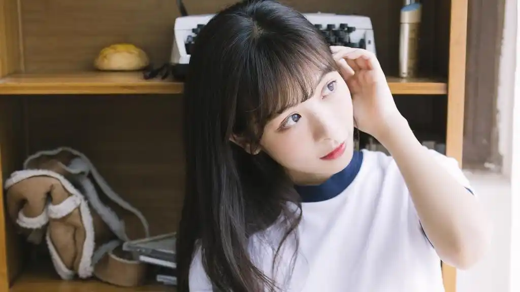 白嫩少女体操服可爱诱惑写真,高清壁纸图片,可爱美女-回车桌面