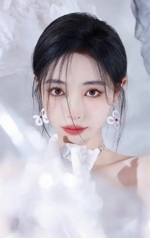 许佳琪高清俏丽美照,妩媚动人!_高清图集_新浪网