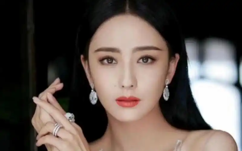 佟丽娅图片剪辑2023.10.14