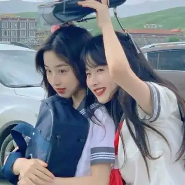 森系仙气闺蜜头像一对你回头看我我不信你两眼空空