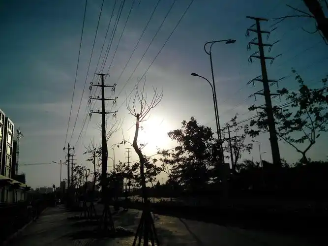 夕阳,公司旁的风景,现实和照片上的风景真的差很多,平时没有这么美的