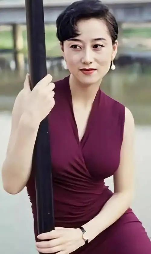 利智惊艳写真照!__财经头条