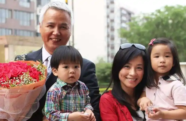 琼瑶小生林瑞阳直播带货,不靠老婆张庭靠头脑,四小时成功破亿