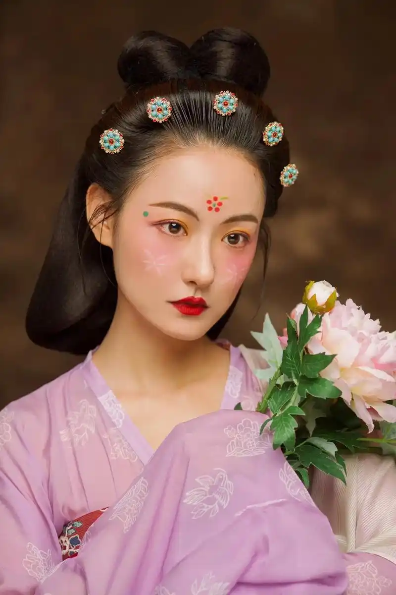 盛唐·天宝|偏梳朵子|杨贵妃同款发型.复原汉服发型,盛唐偏梳 - 抖音