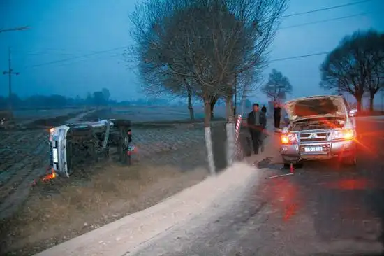 韩红赴舟曲献爱心遭遇车祸