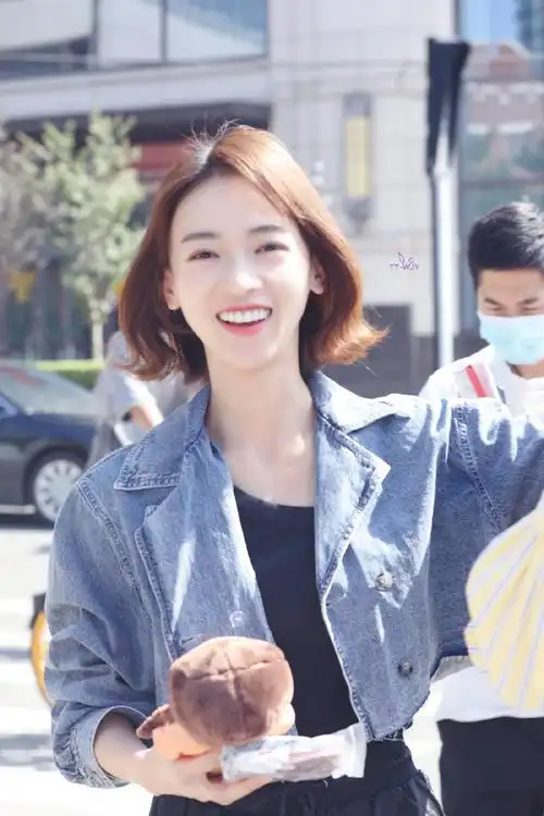 吴谨言换短发了,多了一丝俏皮可爱,就是发量有点稀|吴谨言|短发|造型