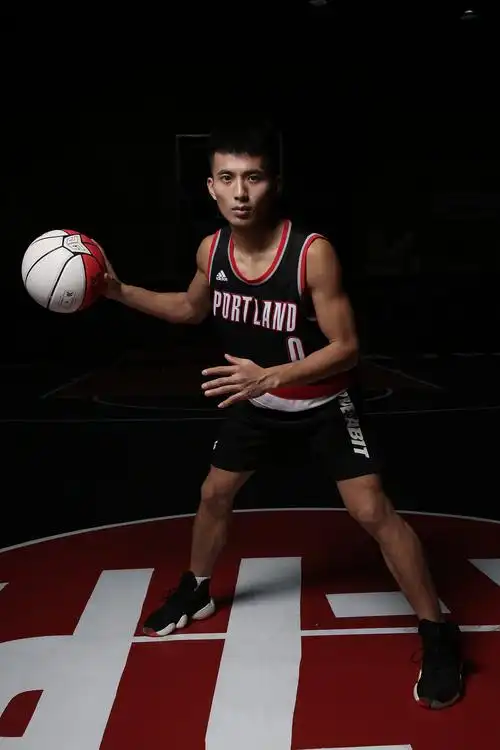 618达人带你买军哥教你选篮球来自虎扑路人王冠军的实名安利