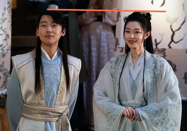 170郭麒麟和168宋轶站一起,身高差距很明显,这是怎么回事?