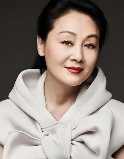 王姬:儿子有智力障碍,自己被骗光积蓄,却让女儿上交10年工资