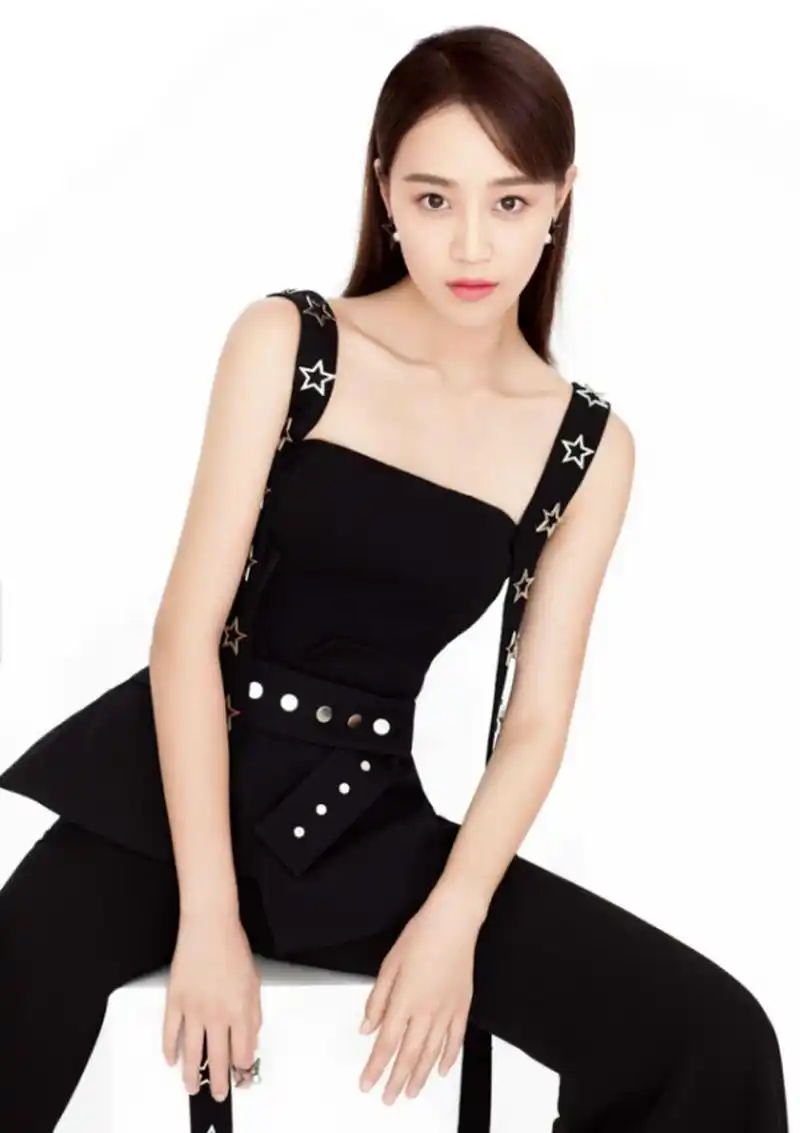 蓝盈莹:身材性感傲人