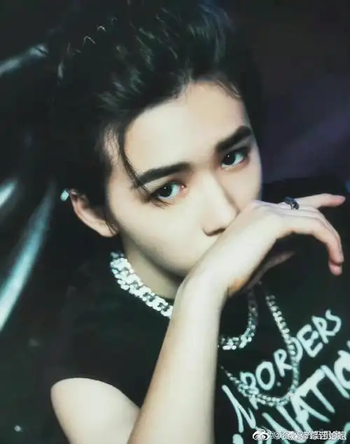 宋亚轩校园风大背头造型