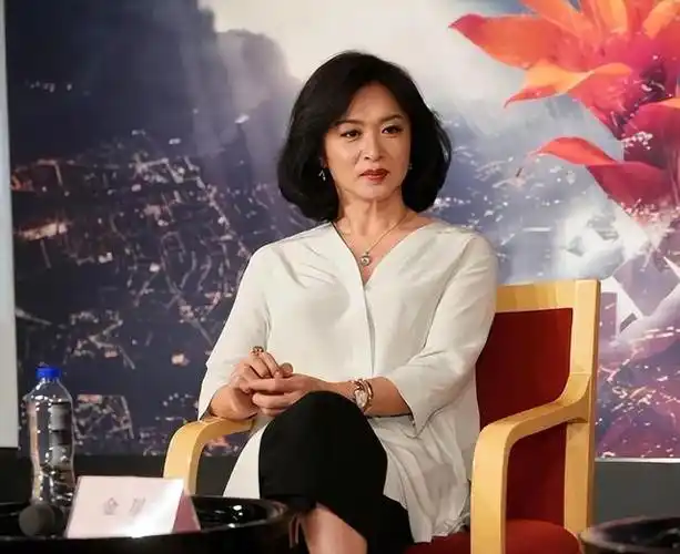 金星第一任妻子长相貌美如花离婚时还怀着孕如今过得怎样了