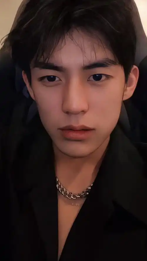 余庆伟图片:凭借帅气的外表和直爽,阳光,温暖的性格