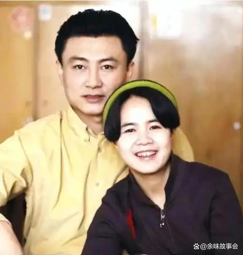 8月5日晒出"金龟子"刘纯燕与老公王宁合影.