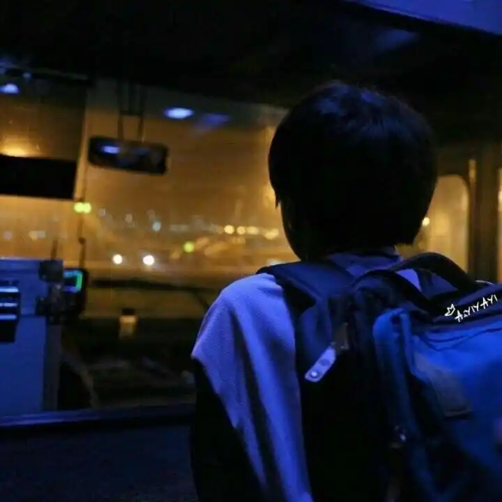 王俊凯背影照合集少年拼劲全力换一个奇迹