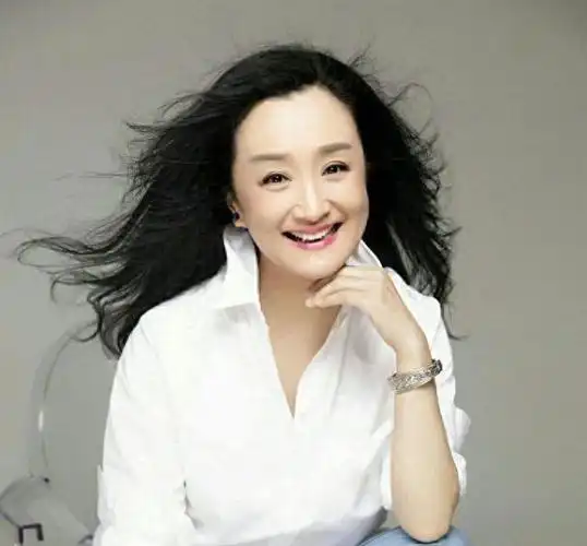 杨昆:年轻时选丁克潇洒,61岁无儿女每月靠2500生活,今后悔吗?