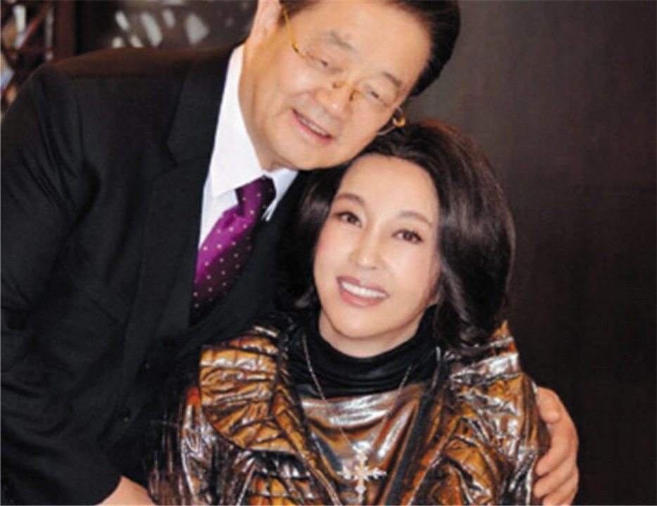 刘晓庆与老公近照曝光,他曾说:刘晓庆是天下最好的女人!