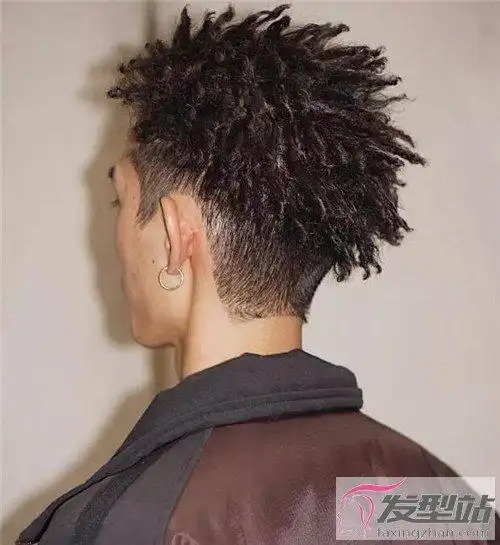 锡纸烫爆炸头发型 朋克照样帅翻天-男生烫发-发型站_最新流行发型设计