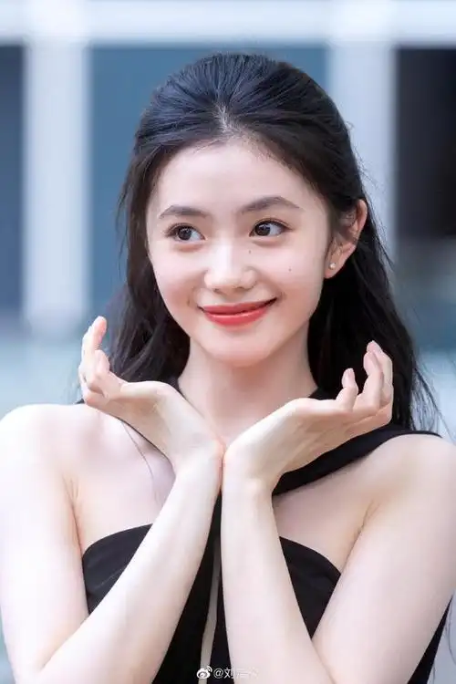 近年来,娱乐圈涌现出一批批新生代明星,95后小花刚刚站稳脚跟,00后