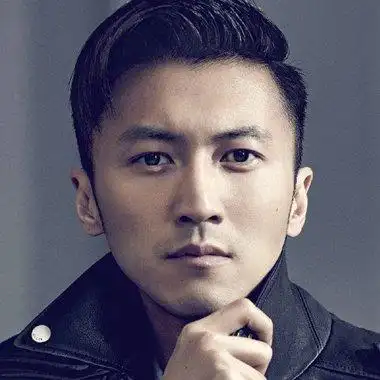 男明星发型 >> 谢霆锋化身"蟹老板"亲手捞大闸蟹 谢霆锋港式潮男短发