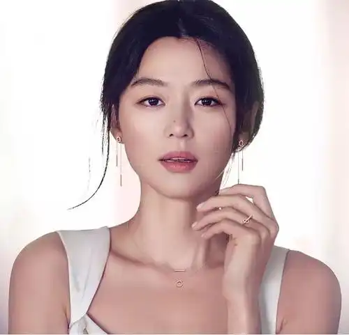 看鹅关于全智贤的帖子,我尖锐的目光,越过她的美丽气质,锁定了她鼻子