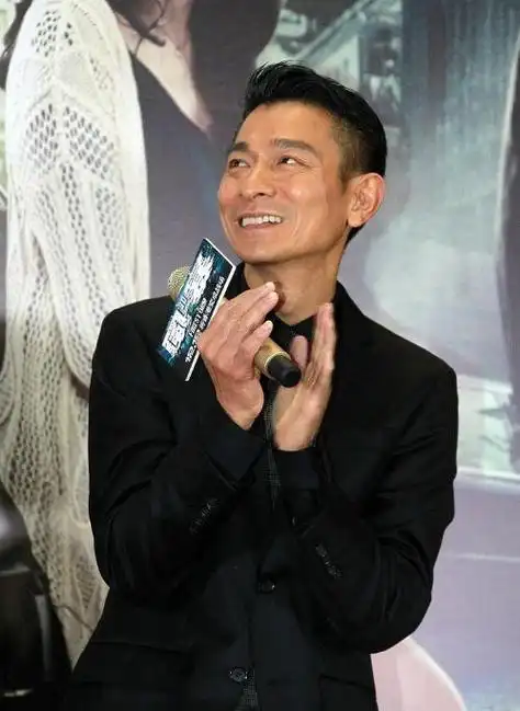 刘德华二胎传闻引热议,63岁天王四字辟谣,网友:还没到时候!