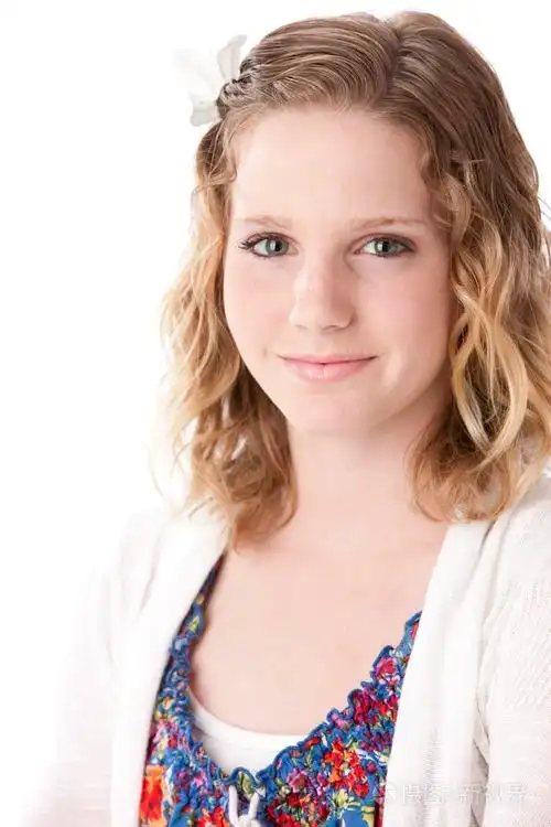 特写镜头微笑白种人少女真正的女孩