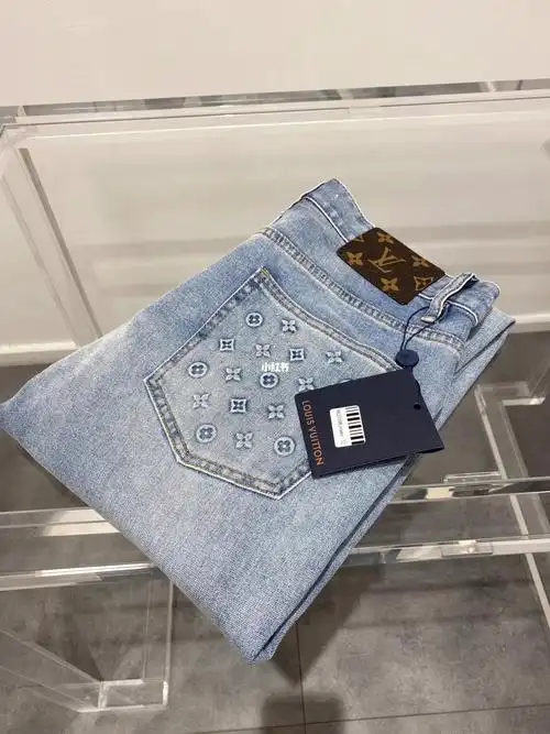 lv 2021春夏新品 男士牛仔裤纯棉蓝色水洗斜纹牛仔布,上身好搭配 码数