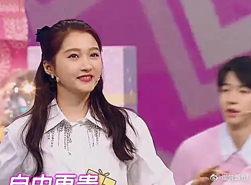 172关晓彤跟176马嘉祺同框身高差距有点大确定没谎报吗