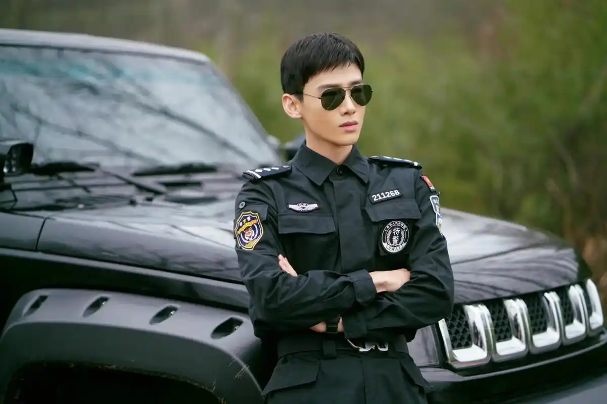 白敬亭 从邢克垒那走不出来了#从漫画里走出来的男孩 - 抖音