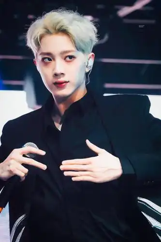 赖冠霖的5个经典舞台造型前4个帅气最后一个霸气十足