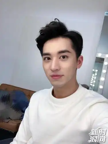 鹿晗和许魏洲都爱的心形刘海绝对是颜值神助攻|心形刘海|发型|刘海