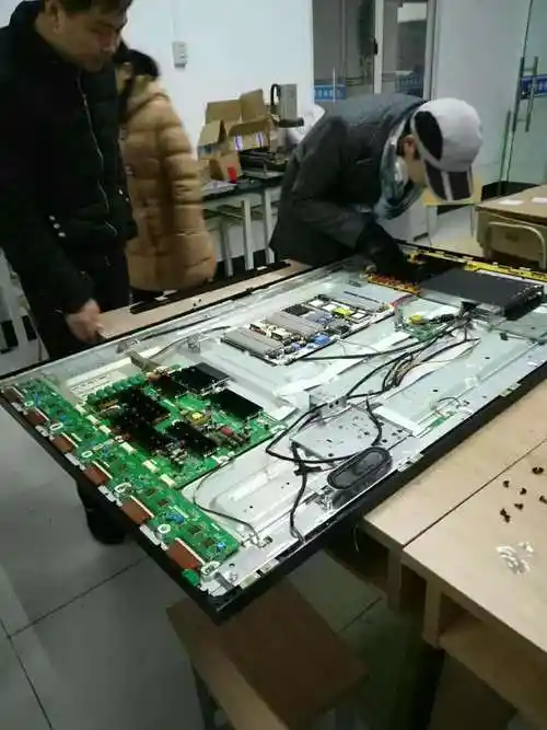 华力技术学校常年开设:液晶电视维修班,电脑精修班,电脑开店班,家电