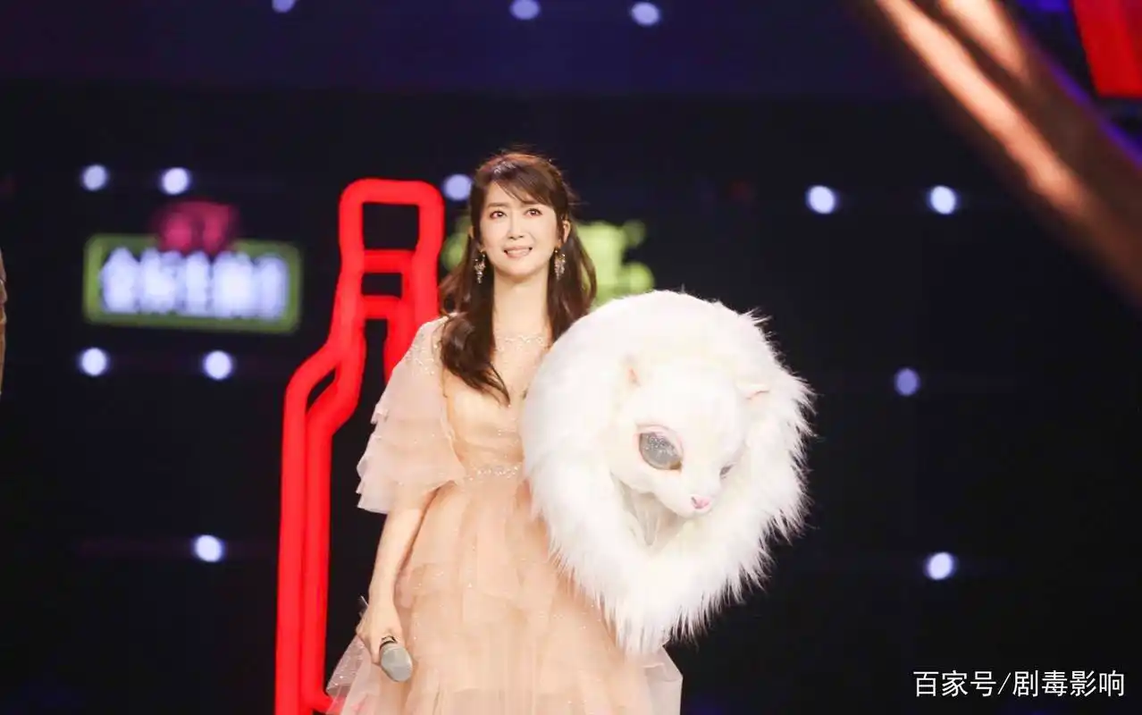 50岁孟庭苇久违现身商演,再现24岁经典歌曲,优雅依旧更胜当年