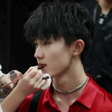 马嘉祺戴项链图马嘉祺s感